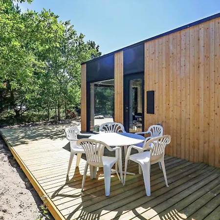 Vakantiehuis Three-bedroom Holiday In 49 *