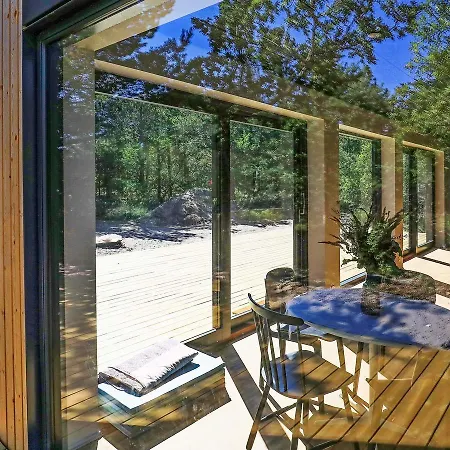 Vakantiehuis Three-bedroom Holiday In 49 *