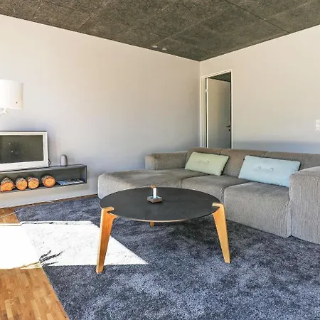 Three-bedroom Holiday In 49